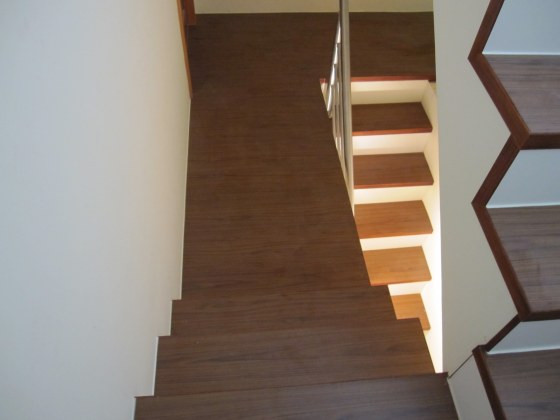 木地板案例 1. (中和好踏超耐磨樓梯地板)